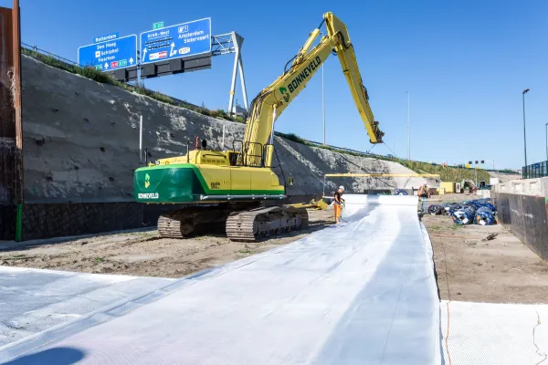 001+Amsterdam-A10-KNM-20250819-5-1920w