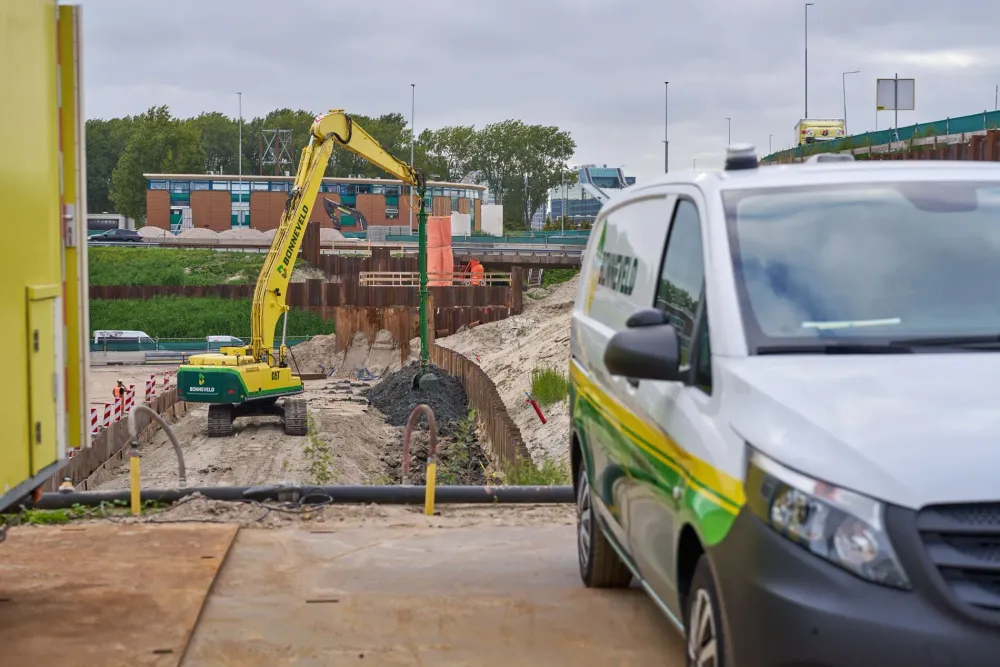 003+MST09196_HDR-1920w